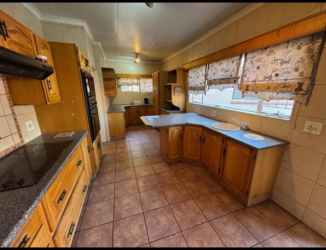 4 BEDROOM HOUSE FOR SALE IN BIRCHLEIGH